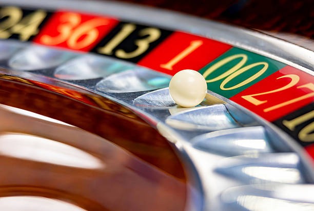 Starburst slot reels displaying coloured gems and wild star symbol